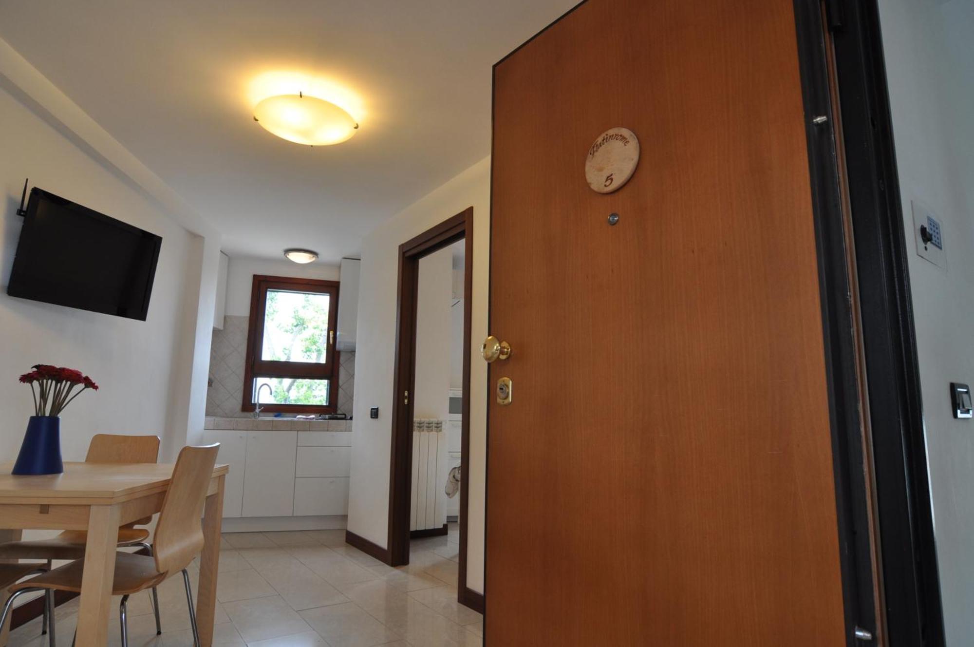 Flatinrome Residence Fiera Ponte Galeria Room photo