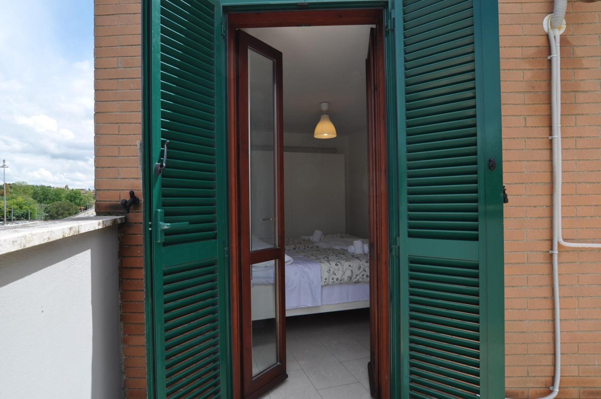 Flatinrome Residence Fiera Ponte Galeria Room photo