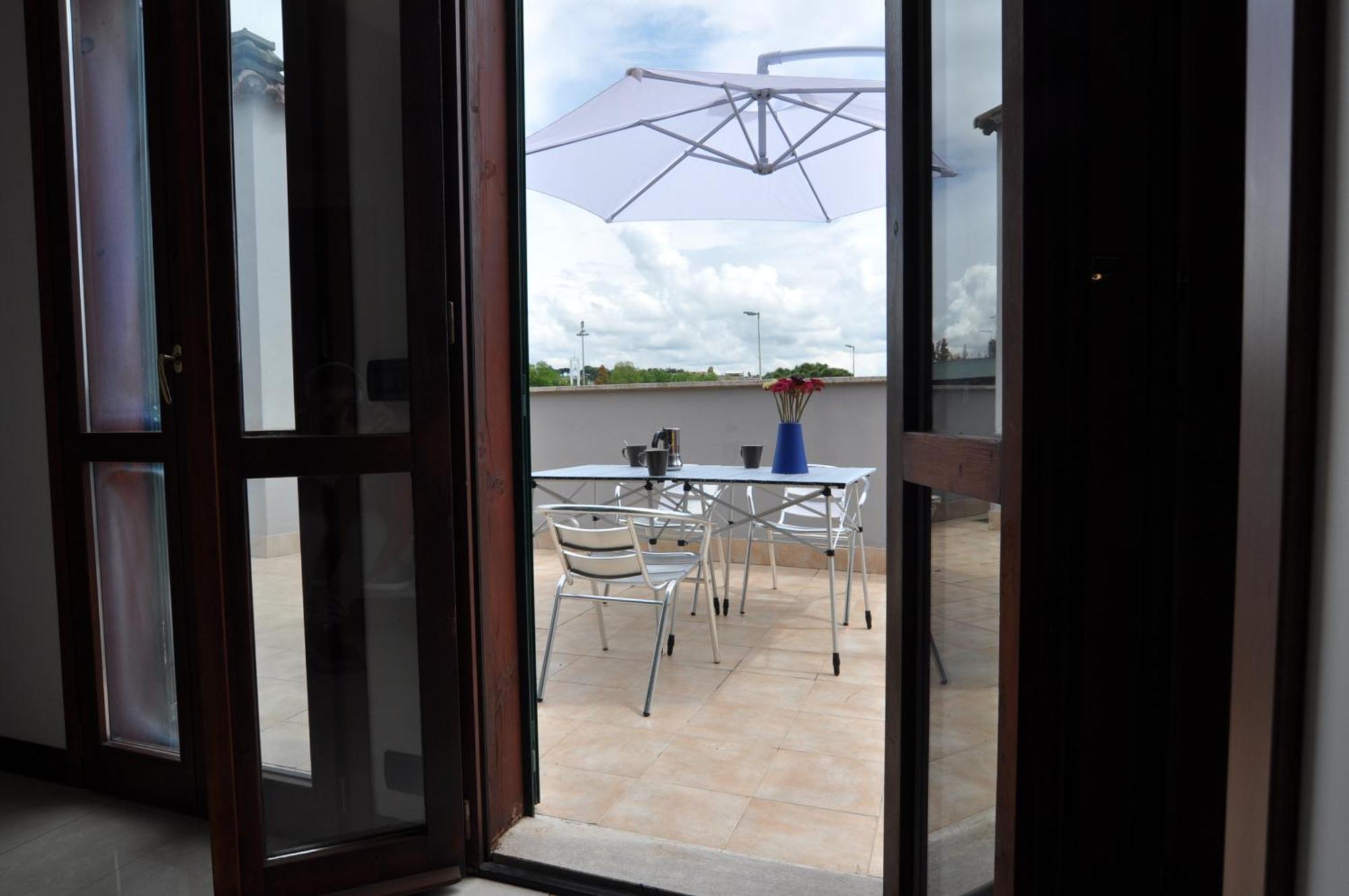 Flatinrome Residence Fiera Ponte Galeria Room photo