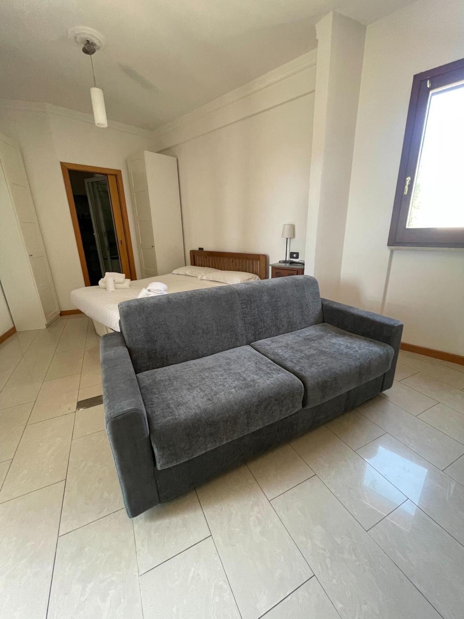 Flatinrome Residence Fiera Ponte Galeria Exterior photo