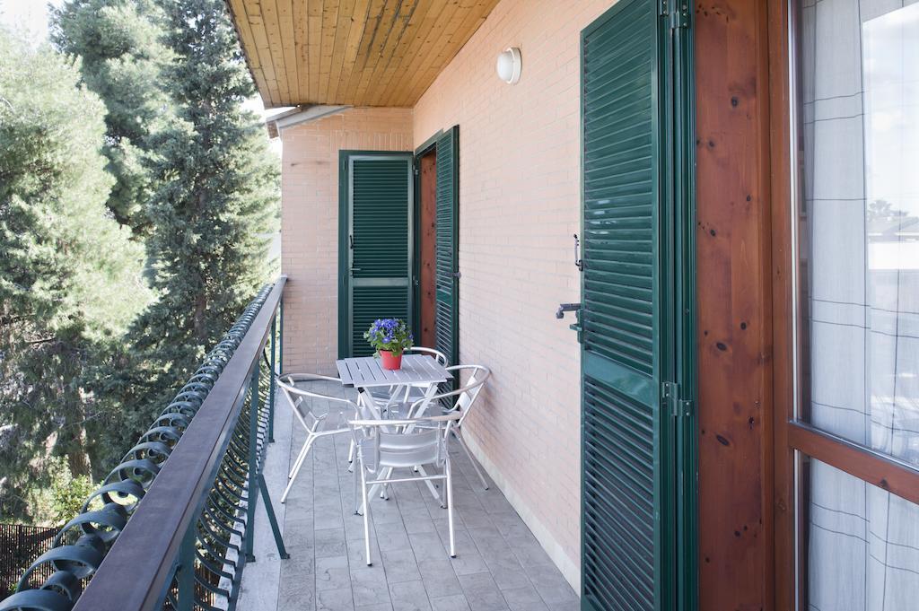 Flatinrome Residence Fiera Ponte Galeria Room photo