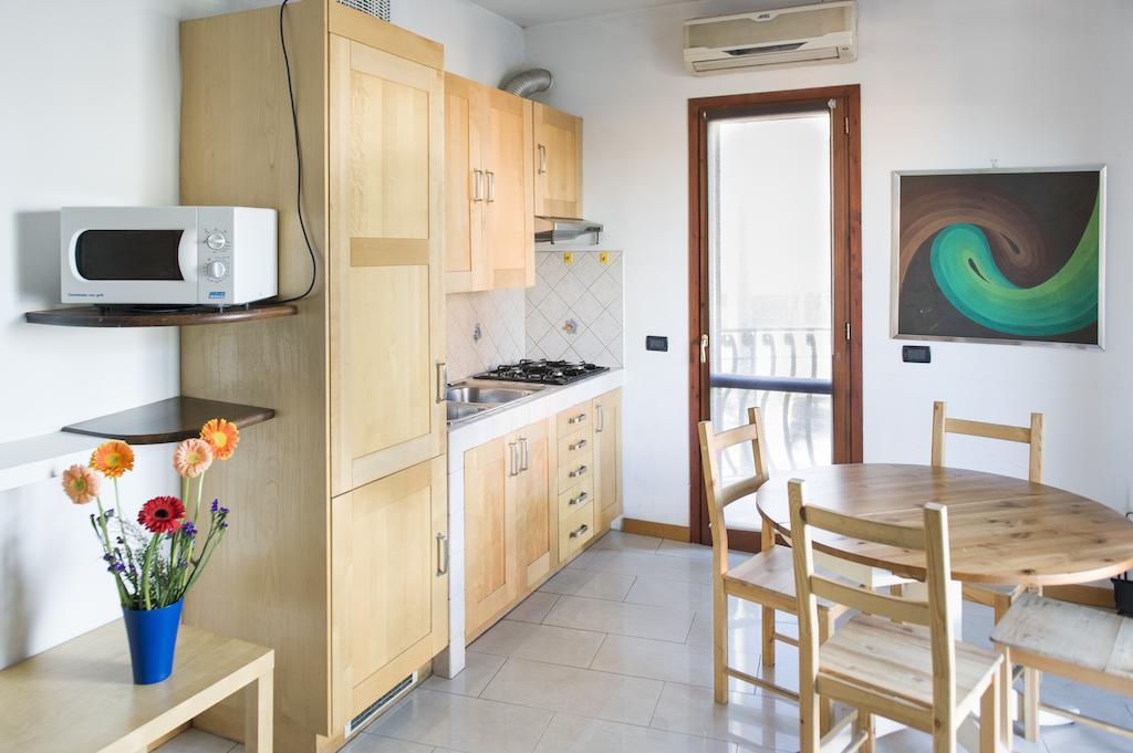 Flatinrome Residence Fiera Ponte Galeria Room photo